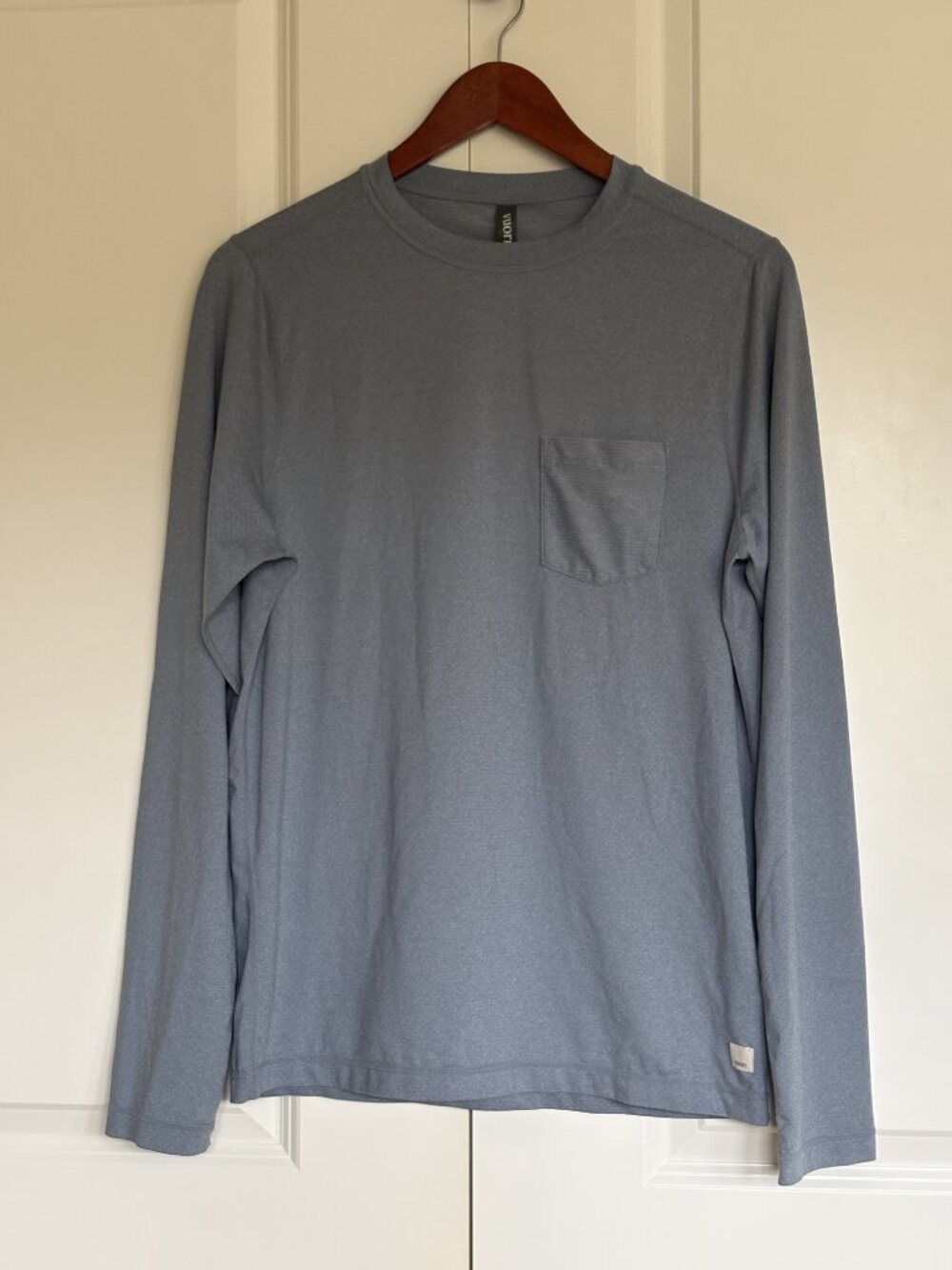 NWOT VUORI LIGHT BLUE HEATHER LONG SLEEVE CREW NECK ATHLETIC TOP SIZE: S